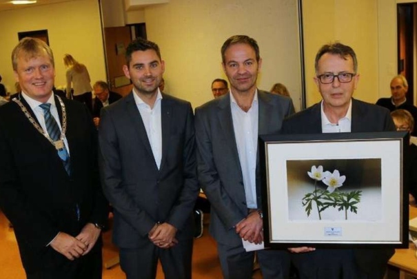 F.v.: Ordførar Rune Hovde, marknadssjef Kristian Ose Silseth, dagleg leiar Jan Runar Holsvik og salssjef Egil Skar. Foto: Rune Sæbønes